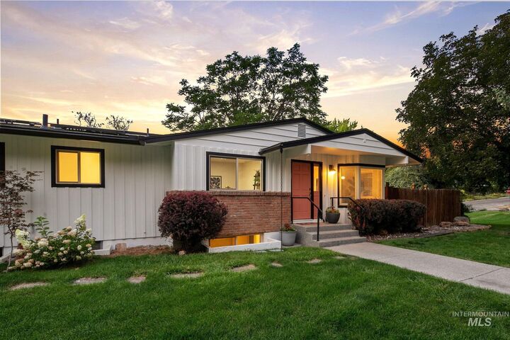 Property Photo:  820 N Argyll Dr  ID 83702 