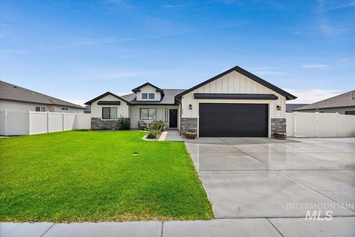 Property Photo: 1043 Vista Ave ID 83341