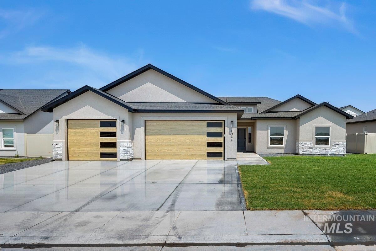 Property Photo: 1022 Quartz ID 83341