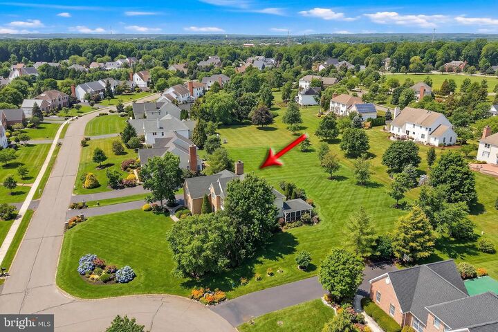 Property Photo:  14 Barnyard Court  NJ 08536 
