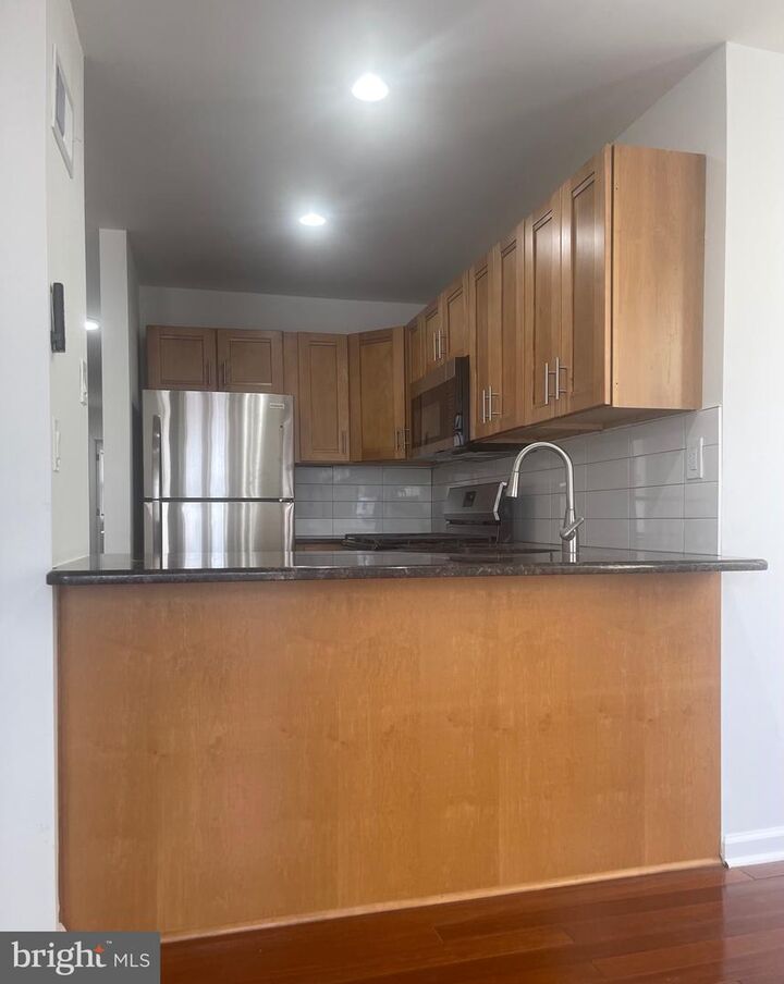 Property Photo:  