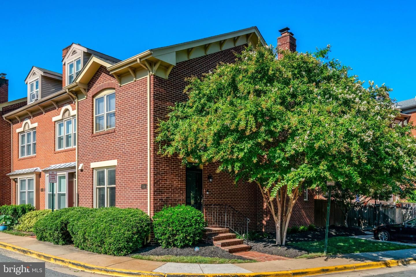 Property Photo: 514 Colecroft Court VA 22314