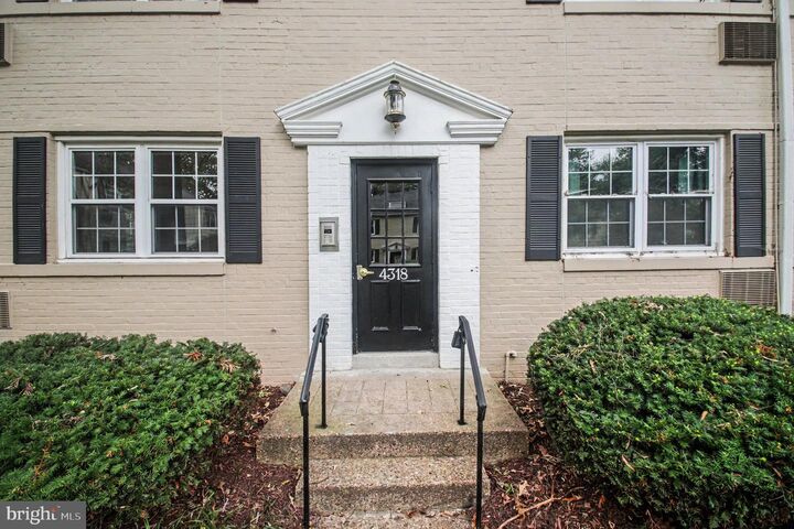 Property Photo: 4318 N Pershing Drive 43181 VA 22203