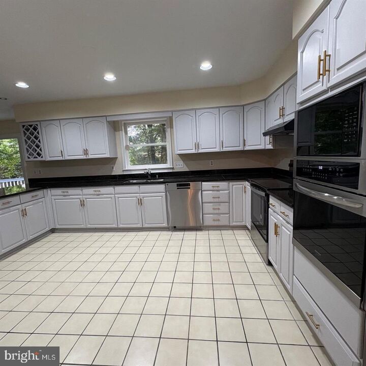 Property Photo:  3502 Holly Road  VA 22003 