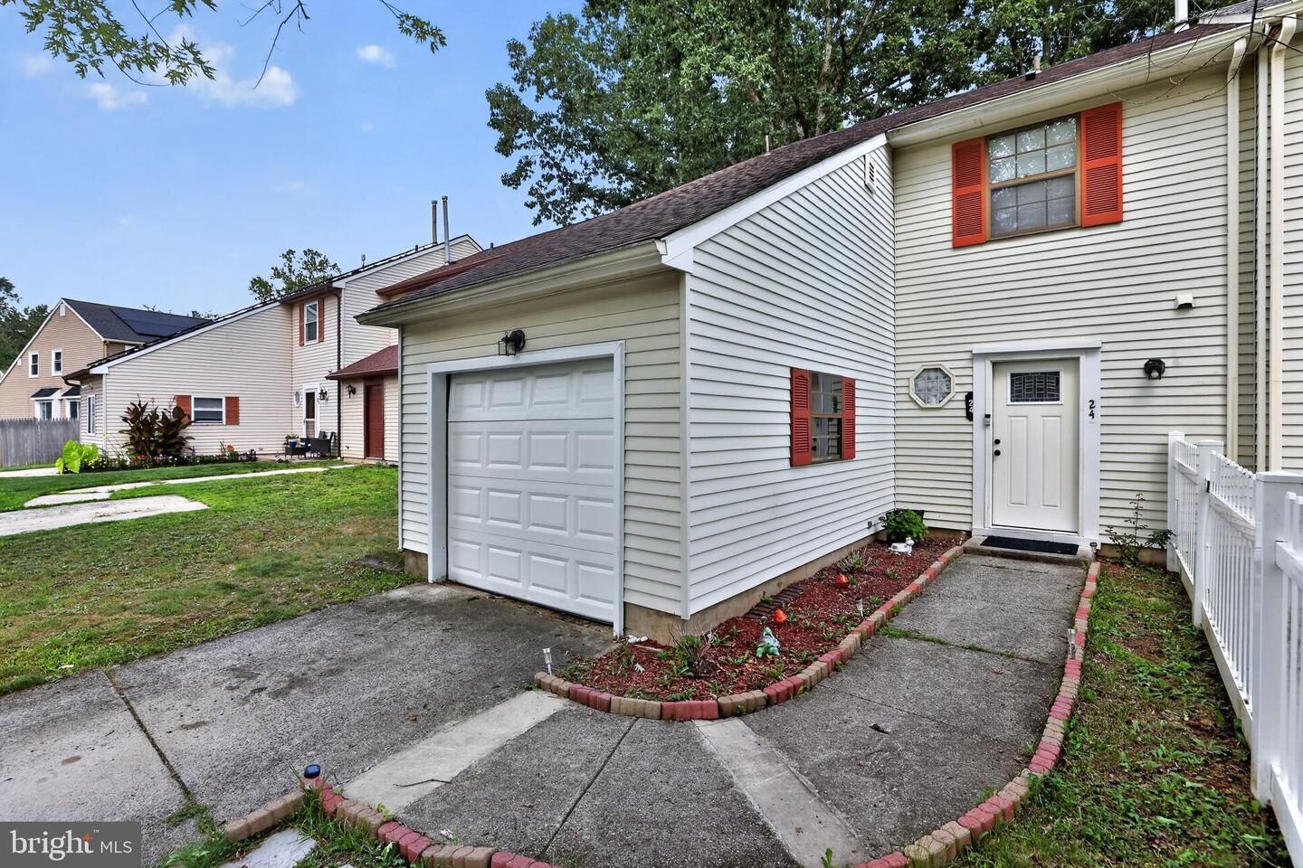 Property Photo:  24 Hyacinth Lane  NJ 08081 