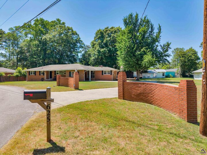 Property Photo:  625 Cooper Street  GA 31069 