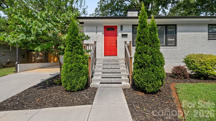 Property Photo:  914 Crestmere Street  NC 28208 