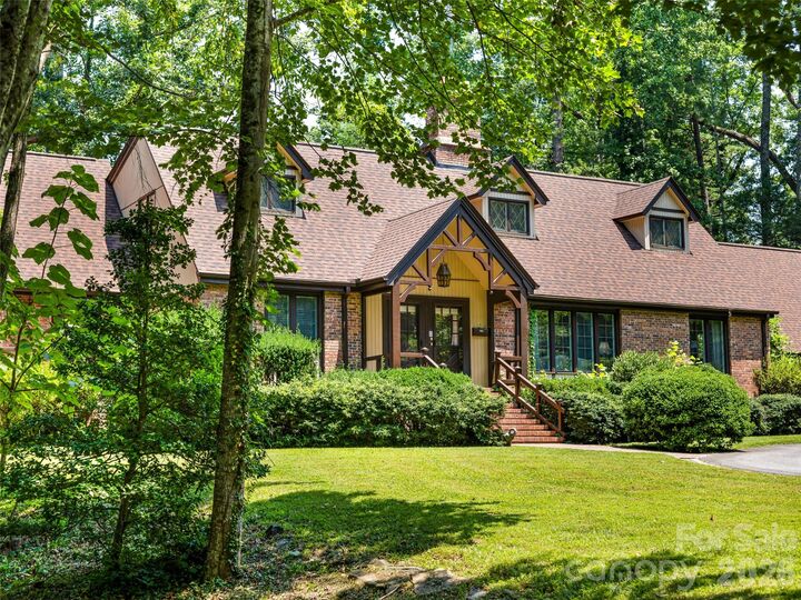 Property Photo:  122 Stuyvesant Road  NC 28803 