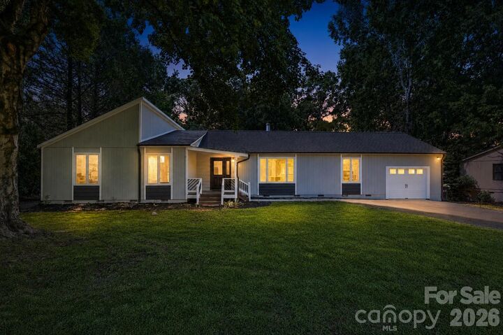 Property Photo: 9110 Raintree Lane NC 28277