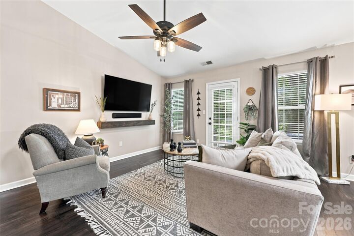 Property Photo:  512 River View Drive  NC 28098 