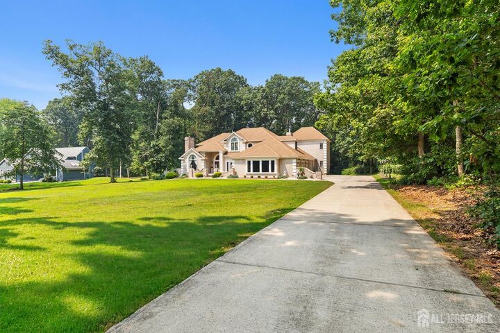 Property Photo:  