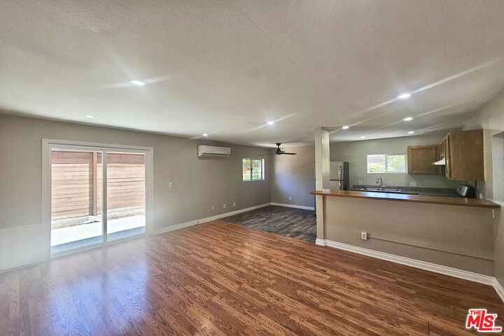Property Photo:  6946 1/2 Jellico Ave  CA 91406 