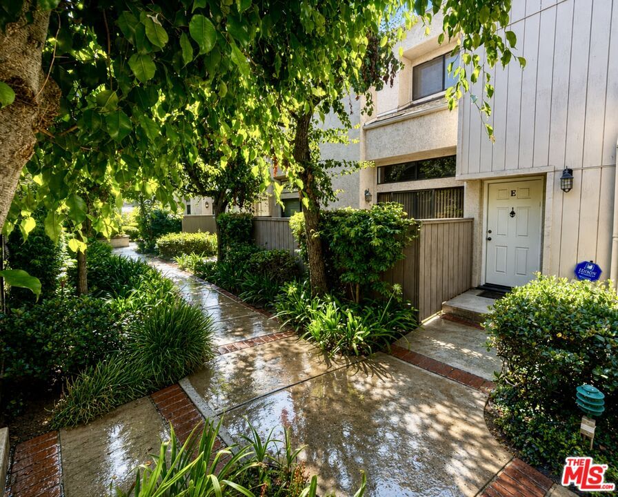 Property Photo: 15173 Magnolia Blvd, Unit E CA 91403