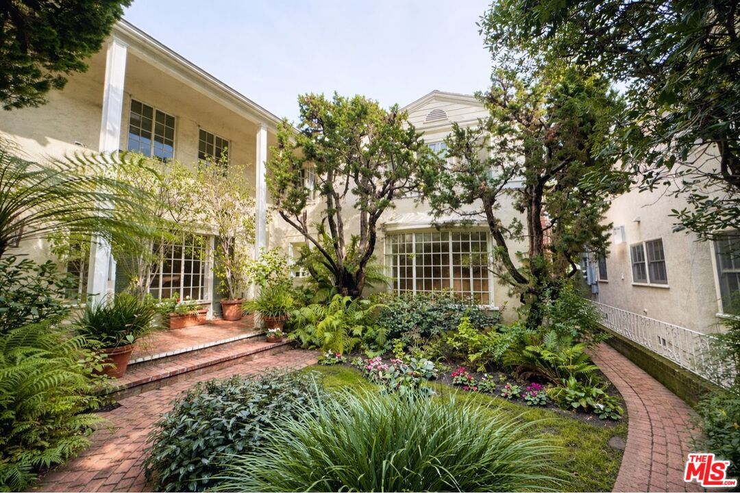 Property Photo:  214 S Spalding Dr  CA 90212 