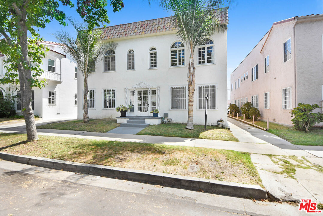 Property Photo: 442 N Orange Grove Ave CA 90036