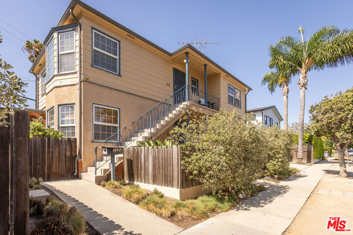 Property Photo: 1121 Grant Ave CA 90291