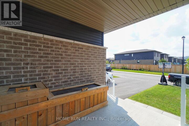 Property Photo:  282 Nelson Street East  ON K7C 0P8 