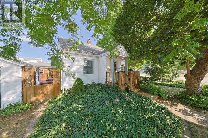Property Photo:  304 Lorne Avenue  ON N8A 3Z3 