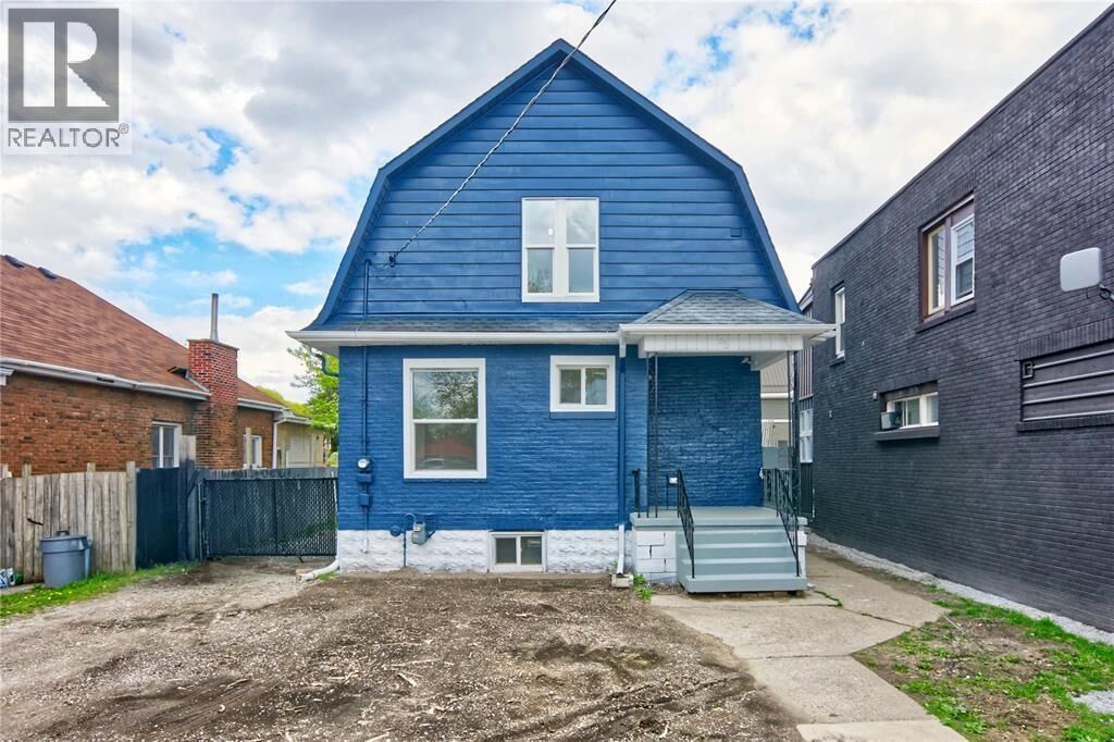 Property Photo:  272 Vidal Street South Main  ON N7T 2T7 