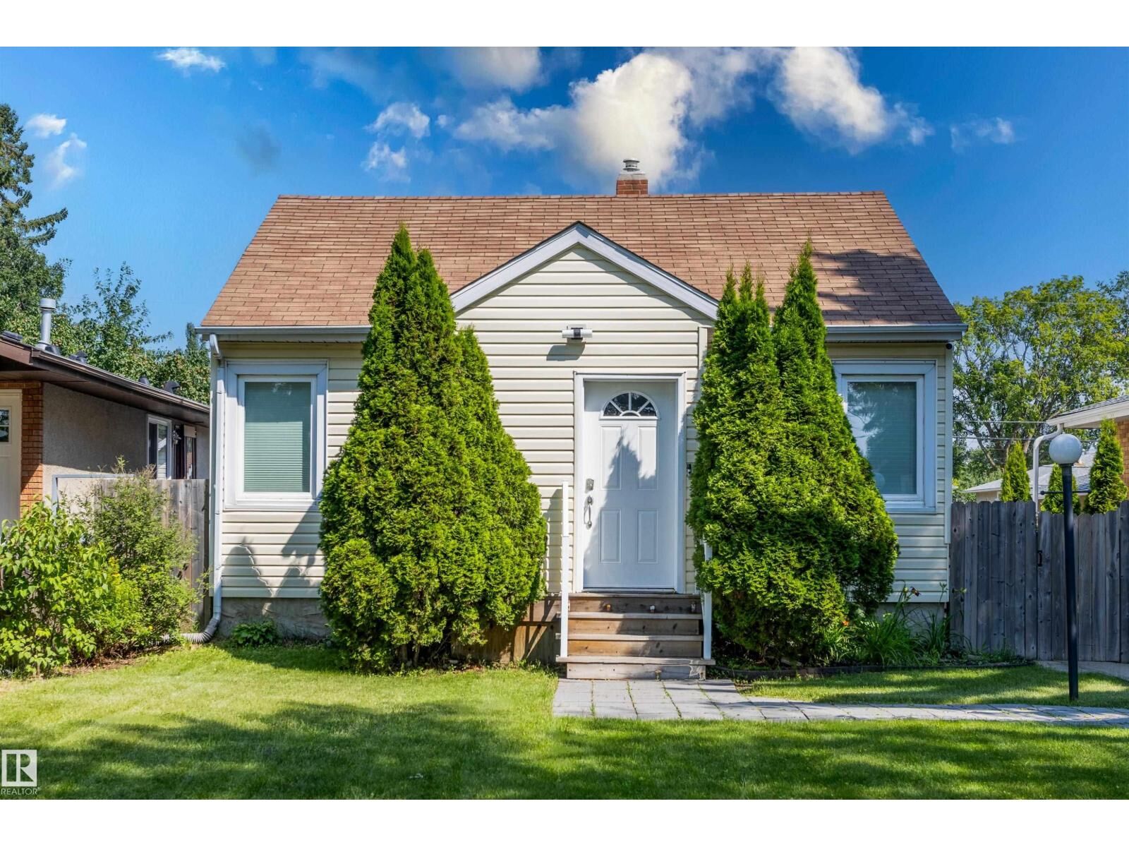 Property Photo: 12431 81 St NW AB T5B 2T6
