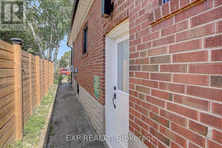 Property Photo:  36 Vauxhall Drive Bsmt  ON M1P 1P7 