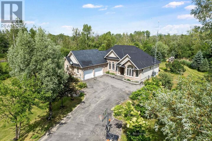 Property Photo: 11 Rideau Crossing Crescent ON K0G 1K0