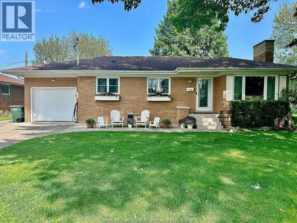 Property Photo:  338 Barry Avenue  ON N8N 2G3 