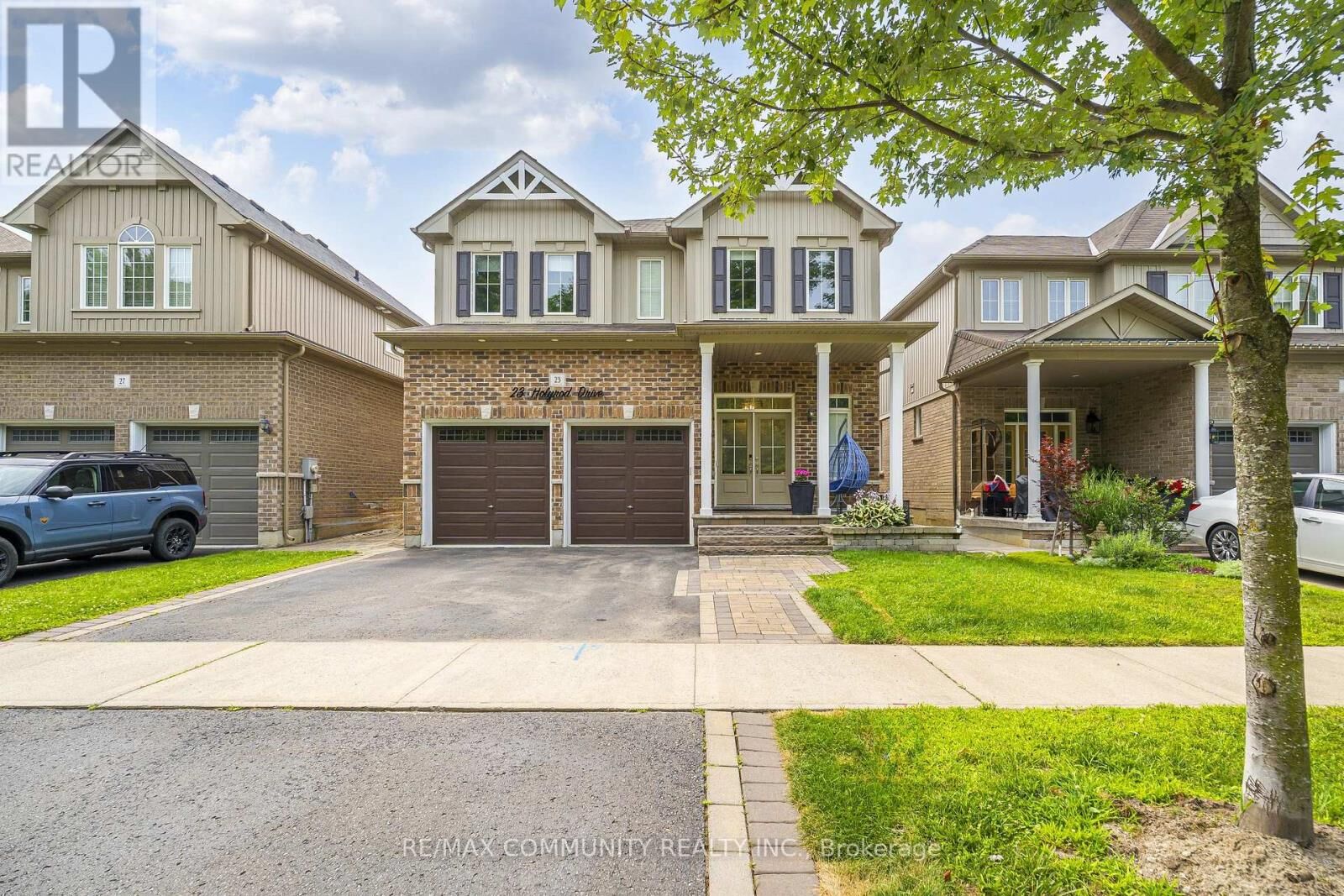 Property Photo: 23 Holyrod Drive ON L1E 0G8