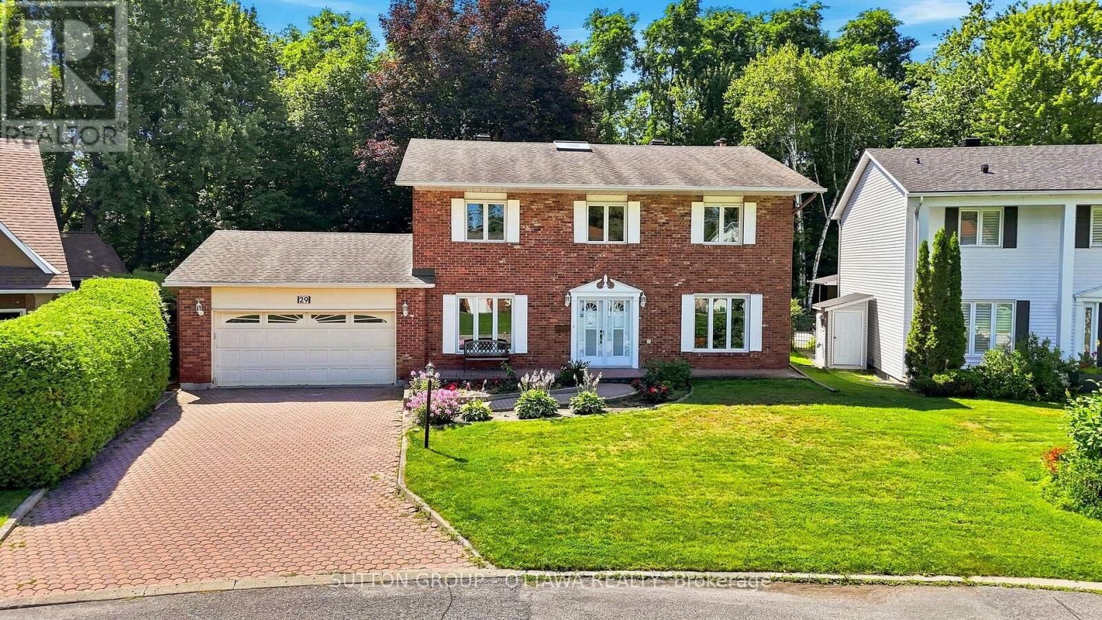 Property Photo: 29 Chesswood Court ON K2E 7E3