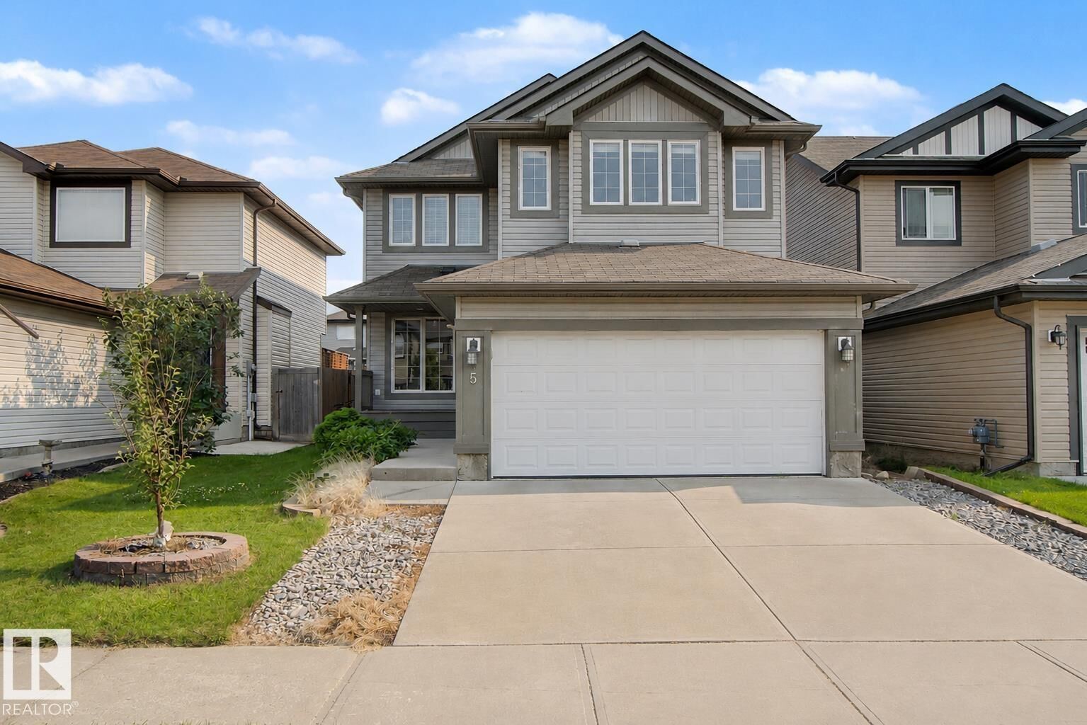 Property Photo:  5 Cypress Li  AB T8L 0H2 