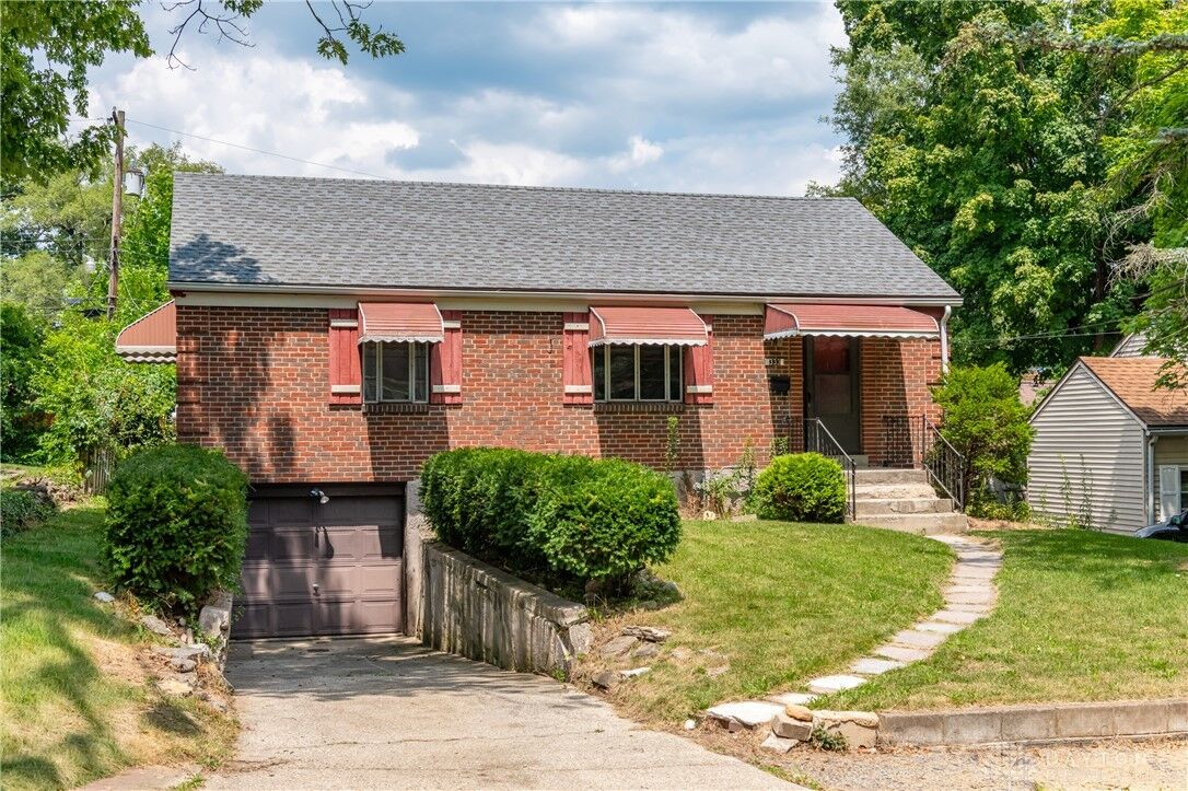 Property Photo: 333 Castlewood Avenue OH 45405