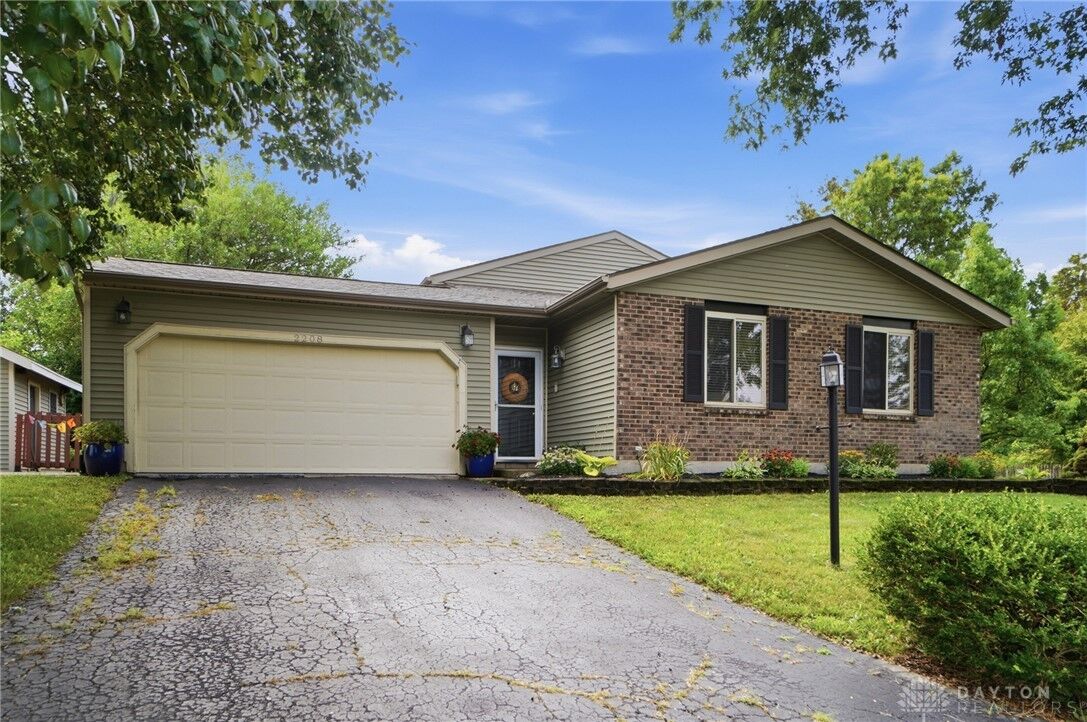 Property Photo:  2208 Woodchuck Court  OH 45342 