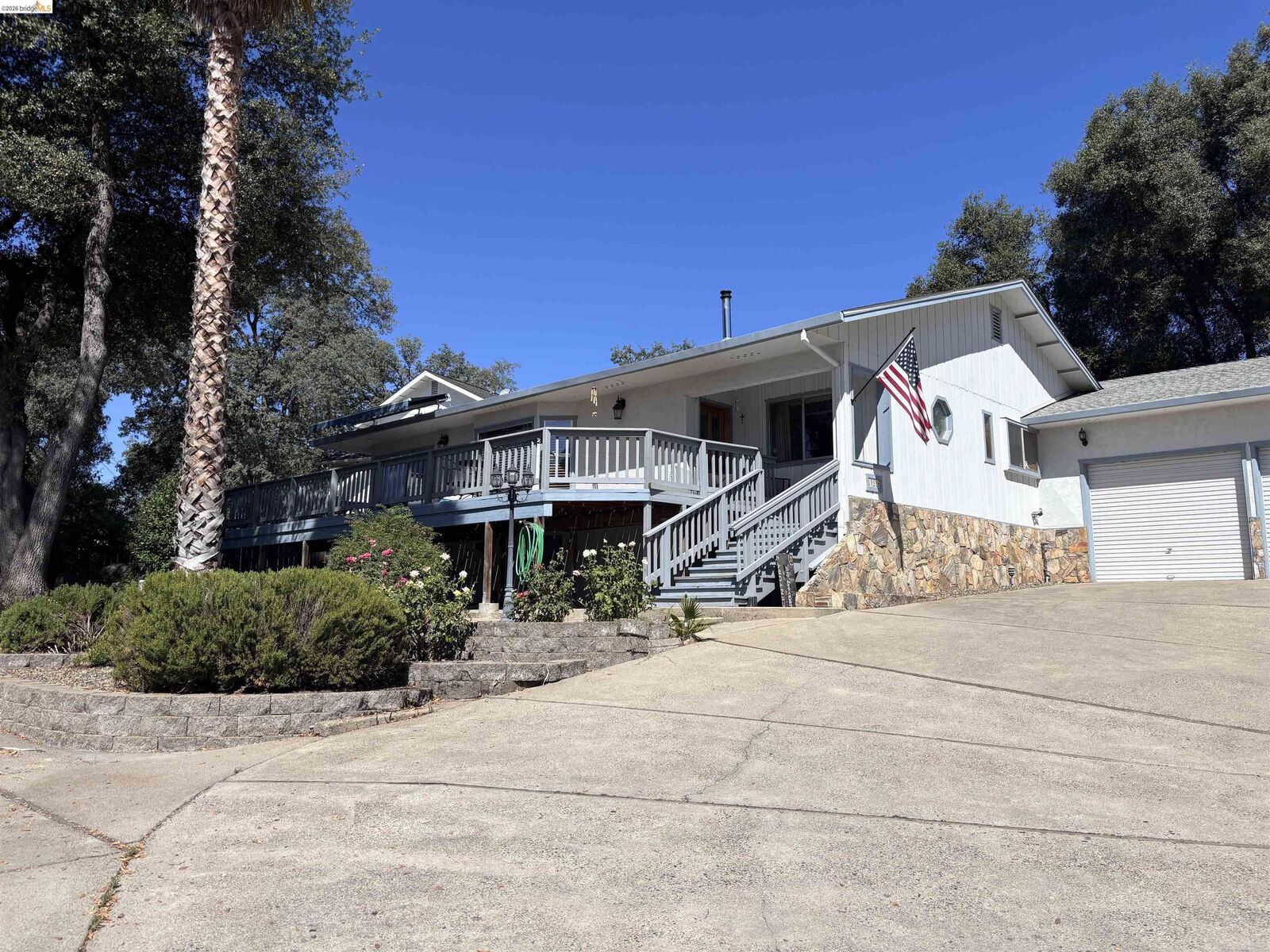 Property Photo: 19256 Rockridge Way CA 95370