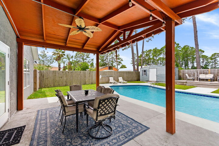 Property Photo: 1608 Vecuna Circle FL 32407