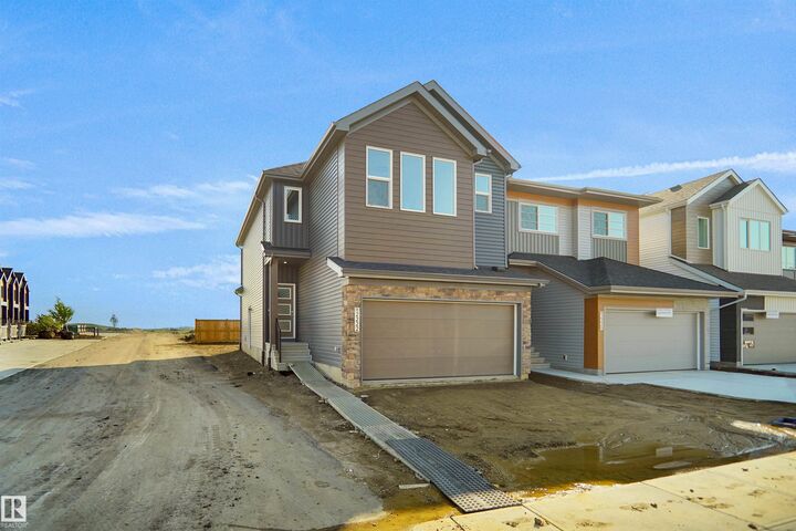 8707 183 Avenue NW — photo 1