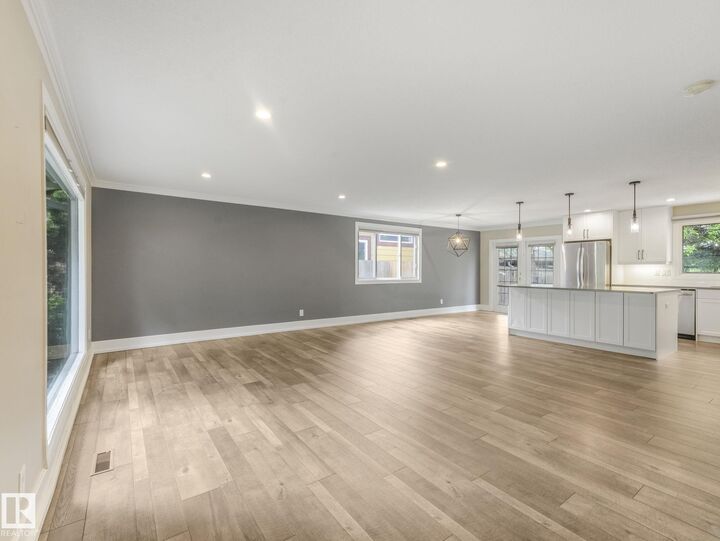 Property Photo:  5708 144 Street NW  AB T6H 4H4 