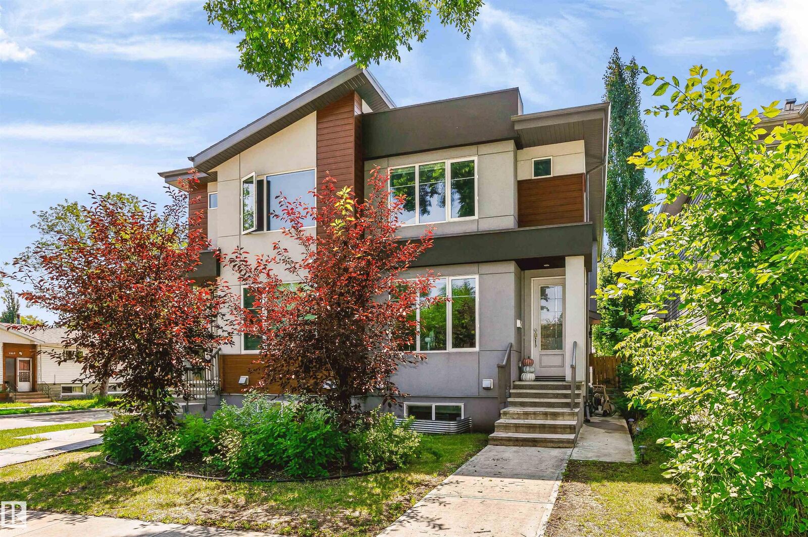 Property Photo:  11305 79 Avenue NW  AB T6G 0P4 