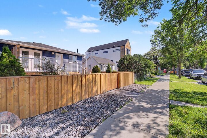 Property Photo:  10570 66 Avenue NW  AB T6H 1X4 