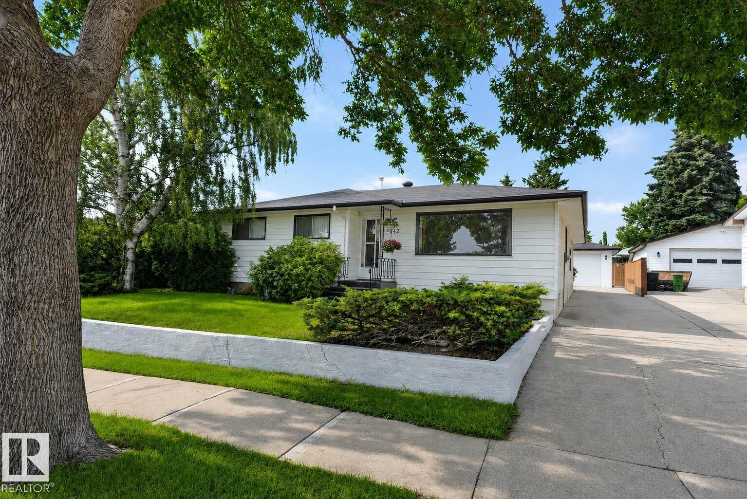 Property Photo:  6012 145 Avenue NW  AB T5A 1S7 