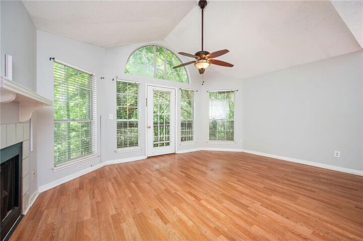 Property Photo: 915 Wentworth Court GA 30022