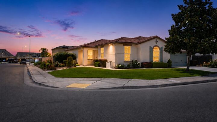Property Photo:  3659 N Pearwood Avenue  CA 93727 