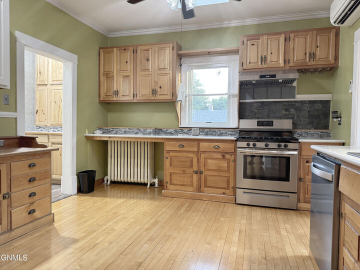 Property Photo:  502 Thayer Avenue  ND 58501 
