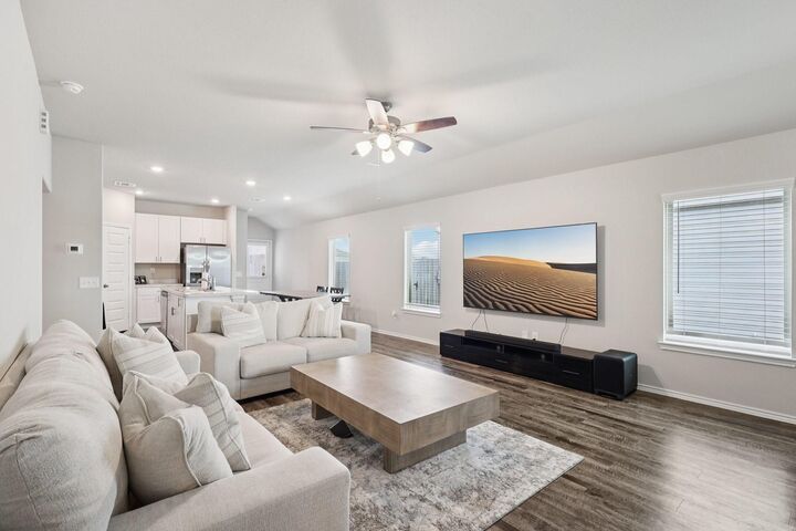 Property Photo:  10707 Bird Of Paradise Lane  TX 77016 