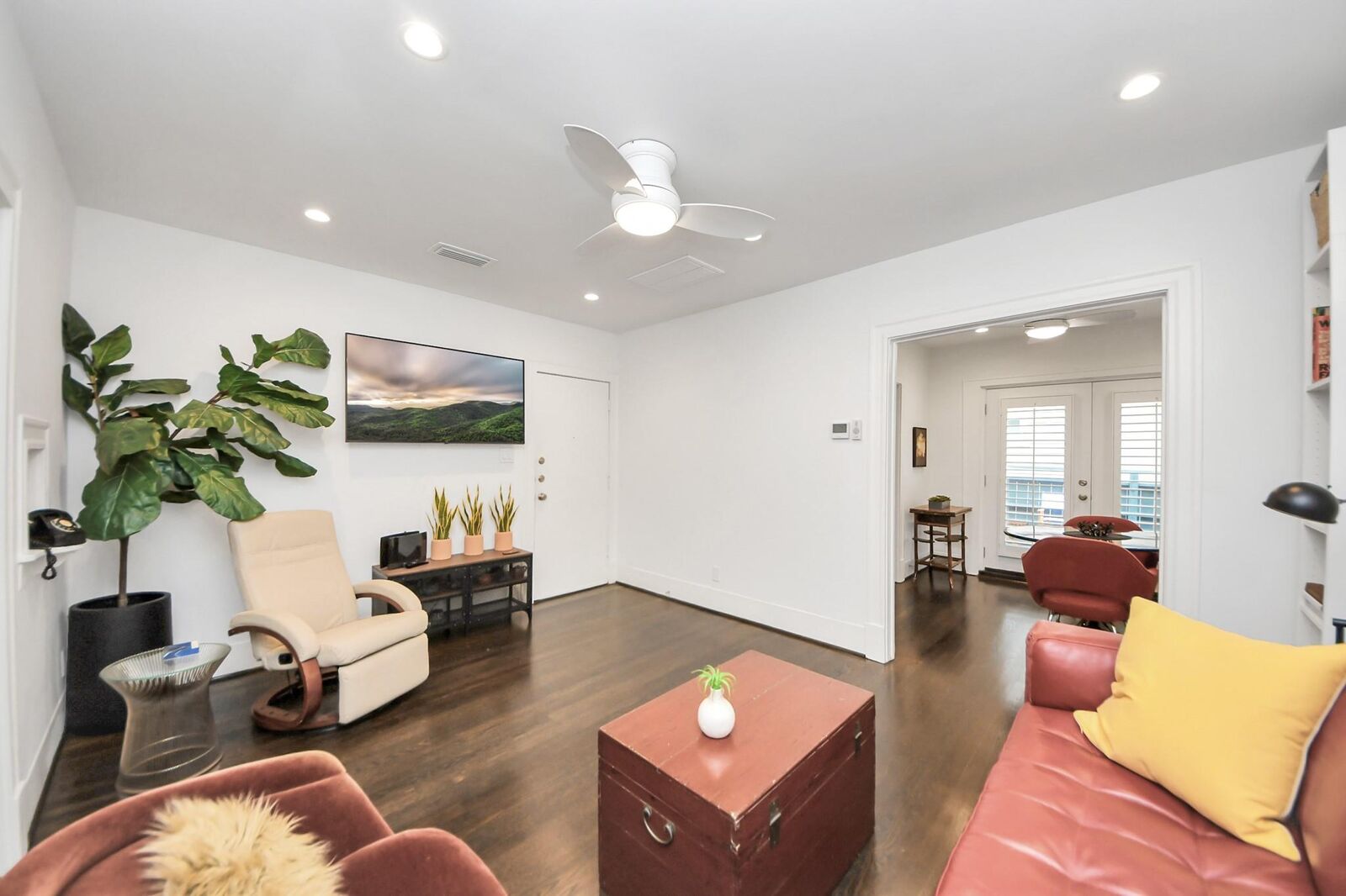 Property Photo: 1214 Bartlett Street 16 TX 77006