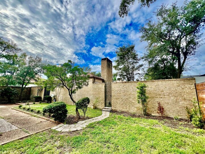 Property Photo:  5610 Woodway Drive  TX 77056 
