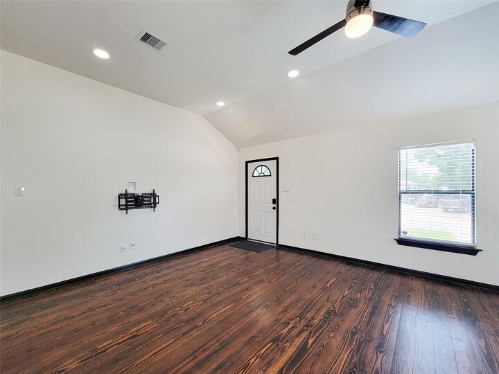 Property Photo:  1904 Davis Street  TX 77026 