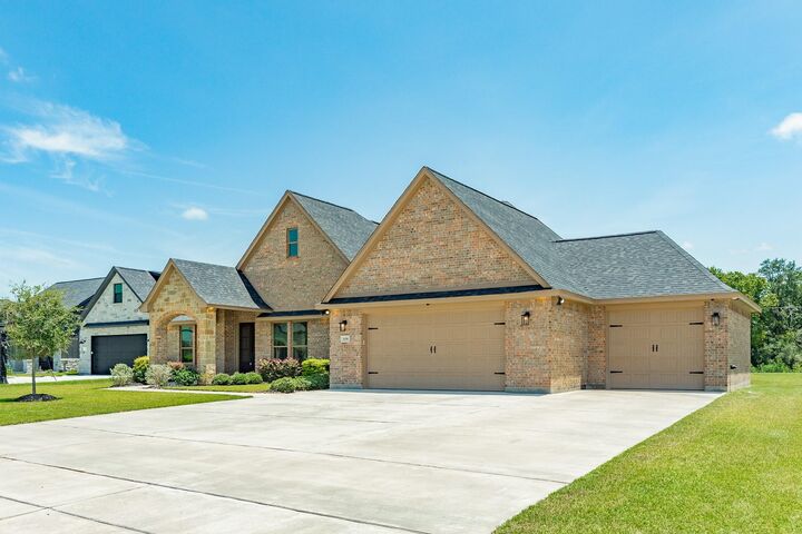 Property Photo:  838 Oak Ridge Drive  TX 77515 