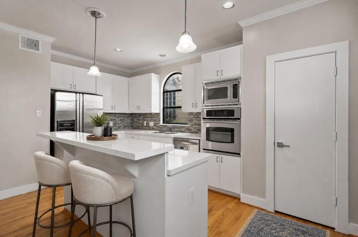 Property Photo: 2154 Arabelle Street TX 77007