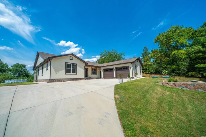 Property Photo: 324 Coachlight Road AR 71913