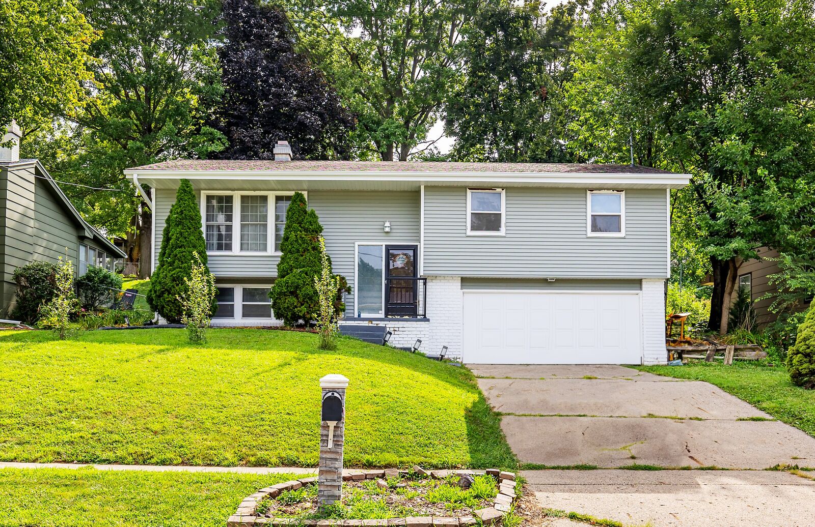 Property Photo:  2011 64th Street  IA 50324 